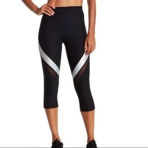 NWT bebe capri pants